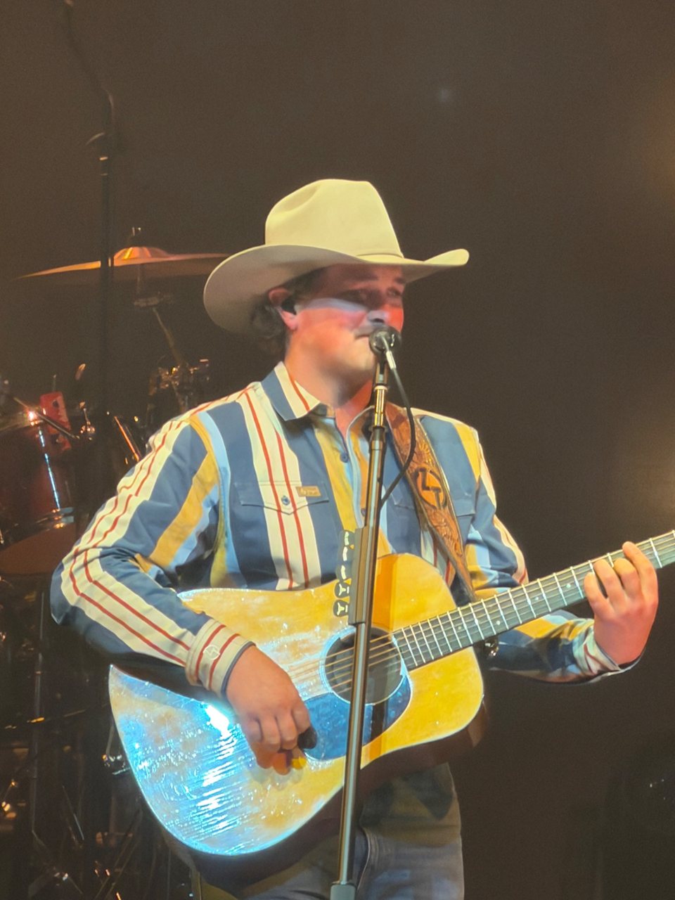 Zach Top performing with an acoustic guitar